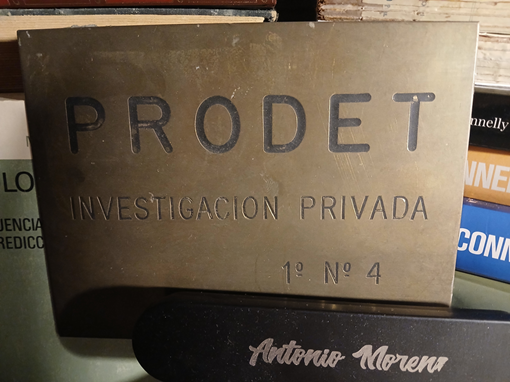 placa de la agencia de detectives Prodet que estaba colocada en el portal del número 56 de la Gran Vía de Madrid